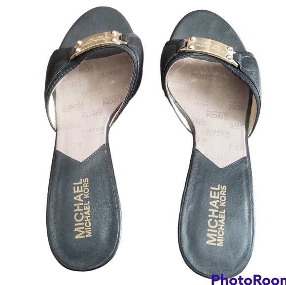 Michael Michael Kors Kitten Heel Leather Slip on. - Picture 4 of 10